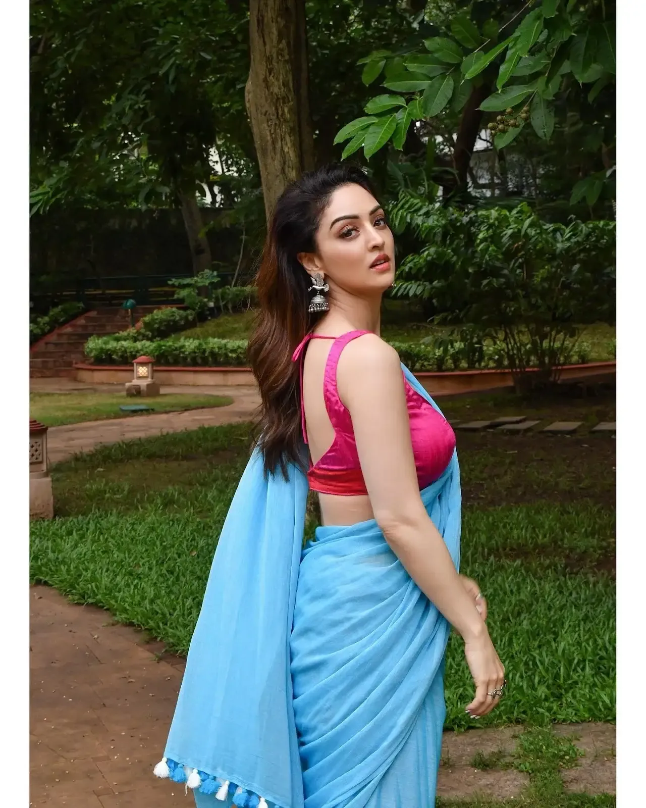 NORTH INDIAN ACTRESS SANDEEPA DHAR IMAGES IN TRADITIONAL BLUE SAREE 2